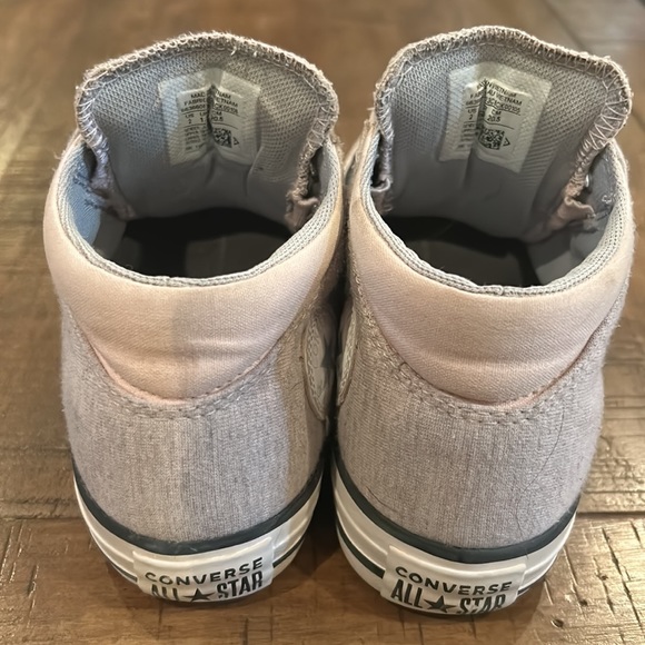 Girls size 2 converse - Picture 3 of 5